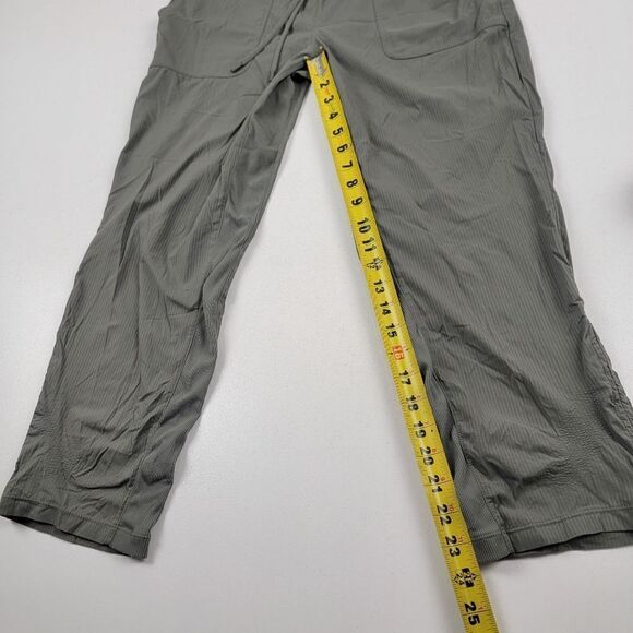 Lululemon Athletica Beyond The Studio Crop Womens Green Joggers Yoga Pants Sz 6 - Picture 12 of 16